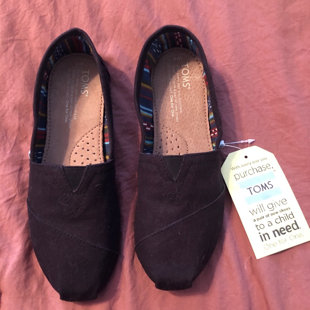 Toms slip on nwt